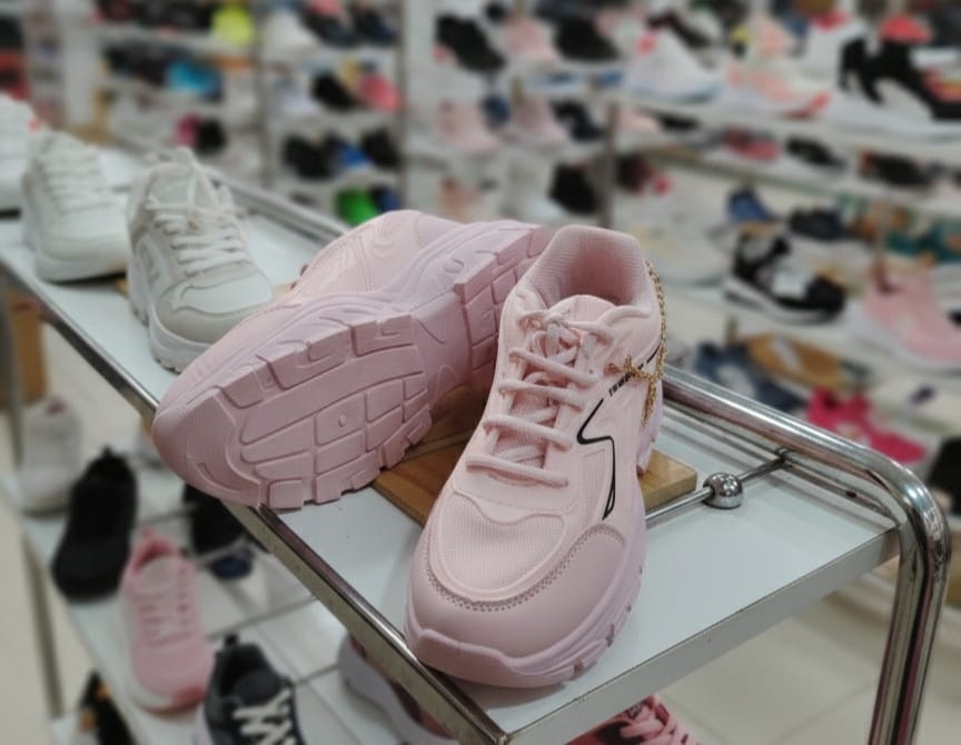 Women`s-Chunky-Sneakers-With-Cushioned-Sole