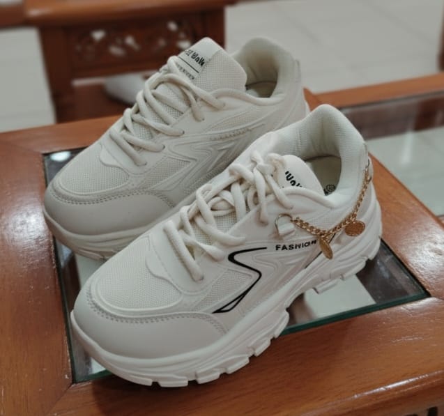 Women`s-Chunky-Sneakers-With-Cushioned-Sole